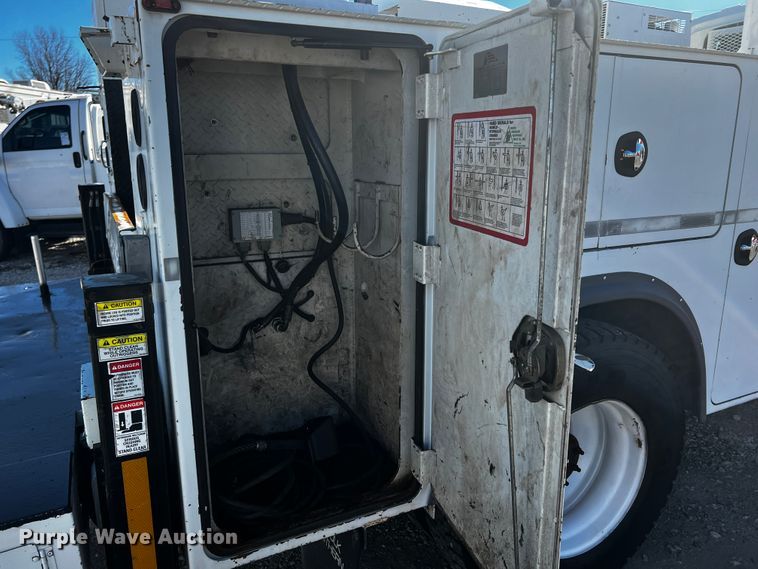 image for item JH9411 2010 International DuraStar 4400  utility / service truck