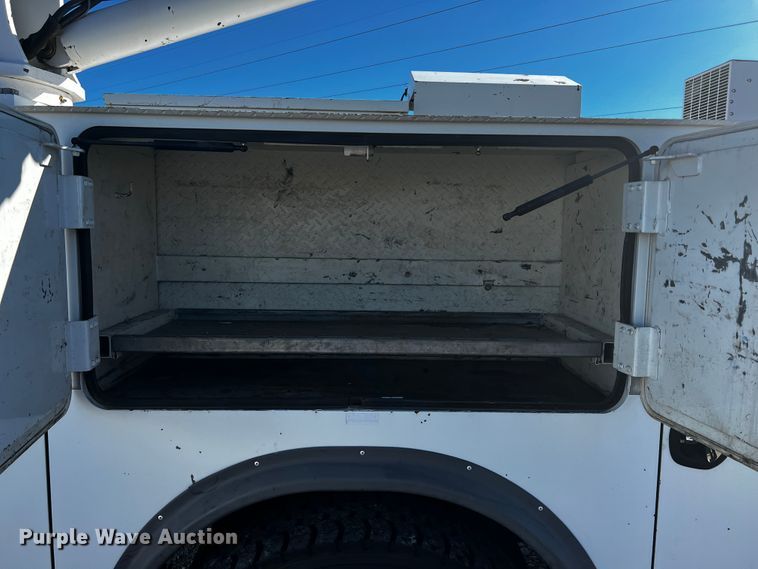 image for item JH9411 2010 International DuraStar 4400  utility / service truck