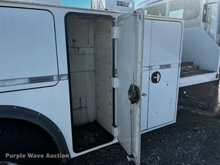 image for item JH9411 2010 International DuraStar 4400  utility / service truck