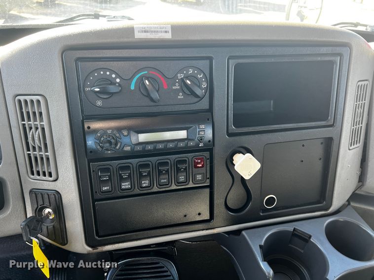 image for item JH9411 2010 International DuraStar 4400  utility / service truck