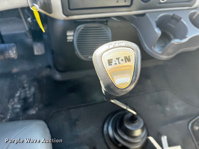 image for item JH9411 2010 International DuraStar 4400  utility / service truck