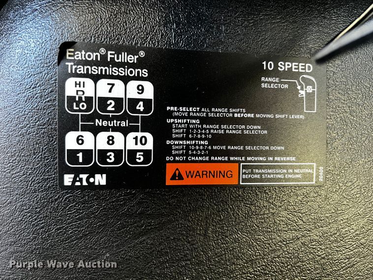 image for item JH9411 2010 International DuraStar 4400  utility / service truck