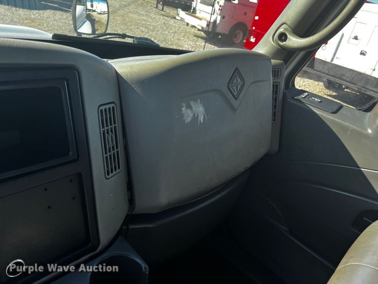 image for item JH9411 2010 International DuraStar 4400  utility / service truck