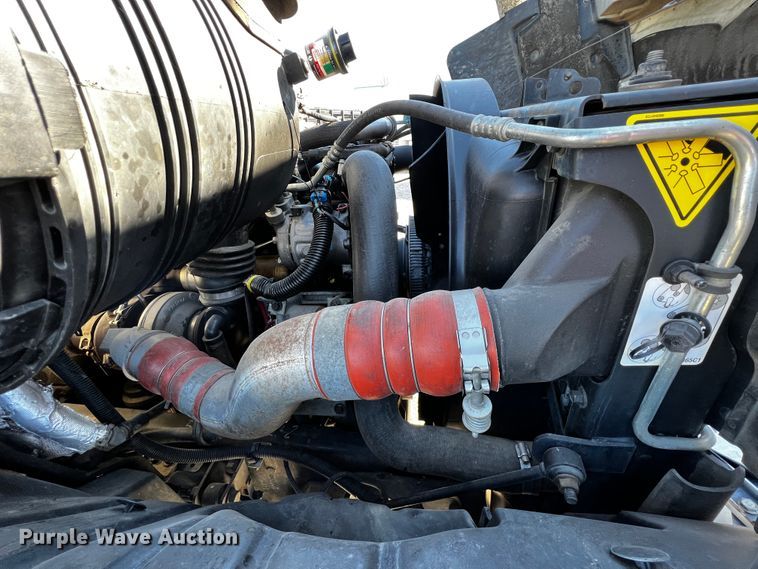 image for item JH9411 2010 International DuraStar 4400  utility / service truck