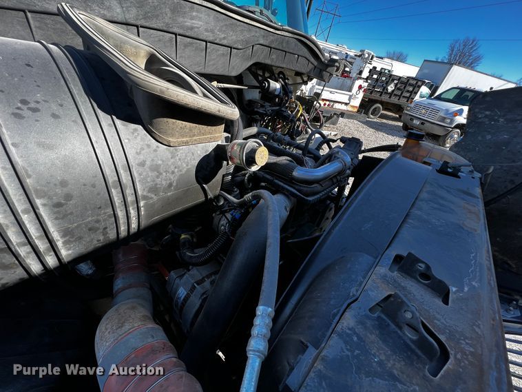 image for item JH9411 2010 International DuraStar 4400  utility / service truck