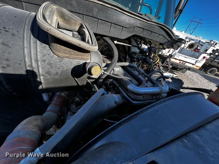 image for item JH9411 2010 International DuraStar 4400  utility / service truck