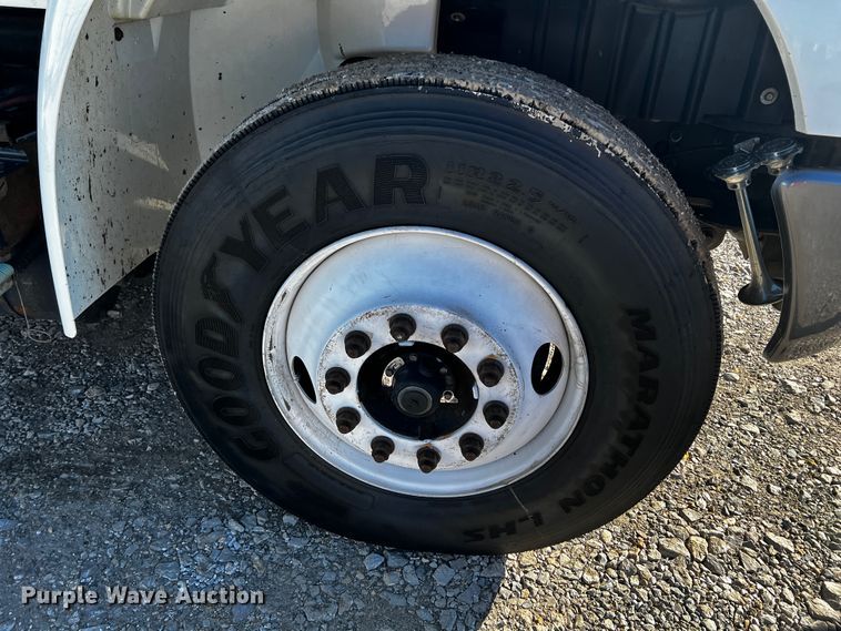 image for item JH9411 2010 International DuraStar 4400  utility / service truck