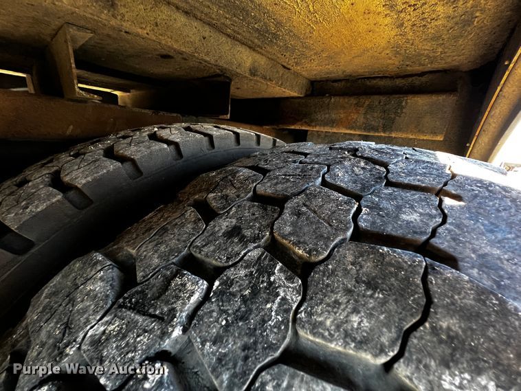 image for item JH9411 2010 International DuraStar 4400  utility / service truck