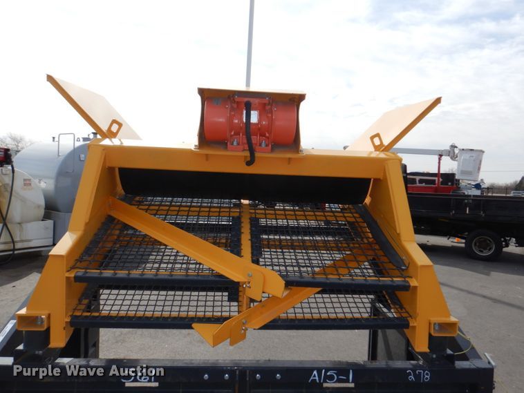 image for item JJ9298 Paladin Industrial  vibratory screen