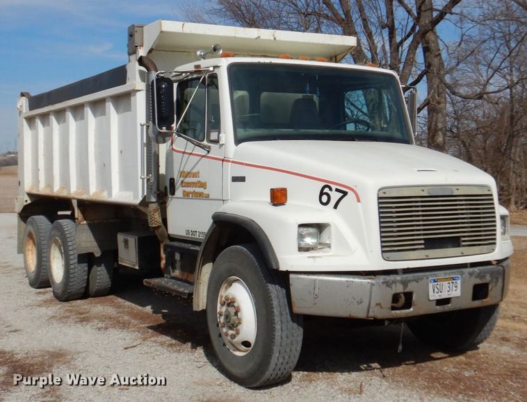 image for item JJ9305 2000 Freightliner FL80  dump truck