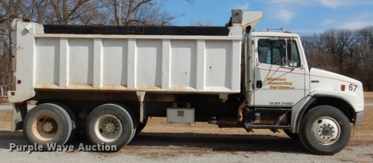 image for item JJ9305 2000 Freightliner FL80  dump truck