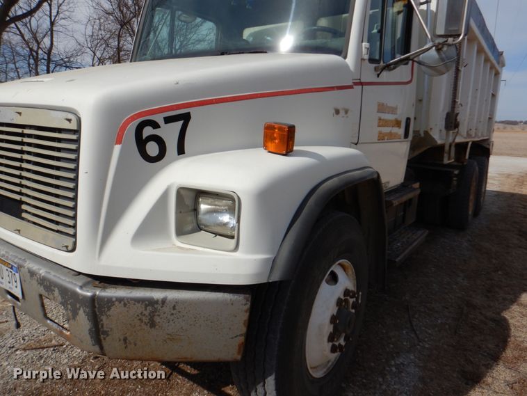 image for item JJ9305 2000 Freightliner FL80  dump truck