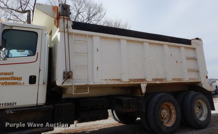 image for item JJ9305 2000 Freightliner FL80  dump truck