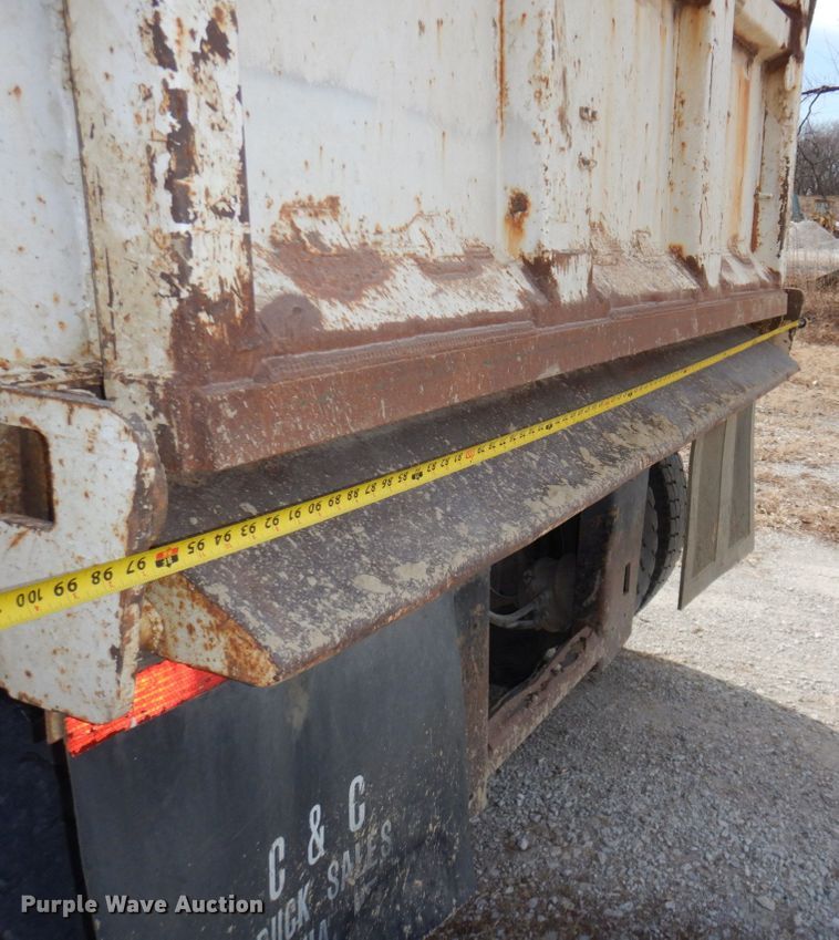 image for item JJ9305 2000 Freightliner FL80  dump truck