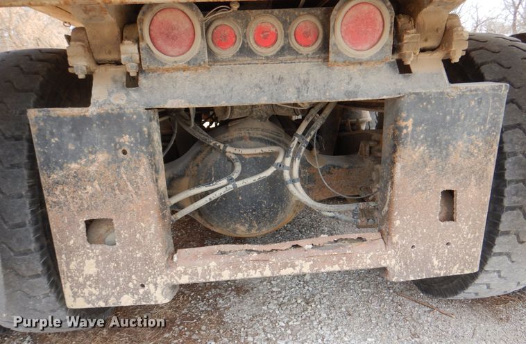 image for item JJ9305 2000 Freightliner FL80  dump truck