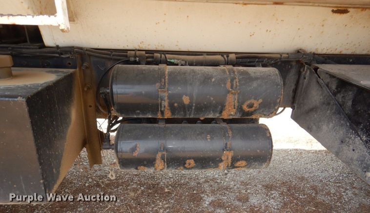 image for item JJ9305 2000 Freightliner FL80  dump truck