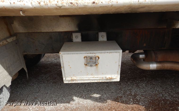 image for item JJ9305 2000 Freightliner FL80  dump truck