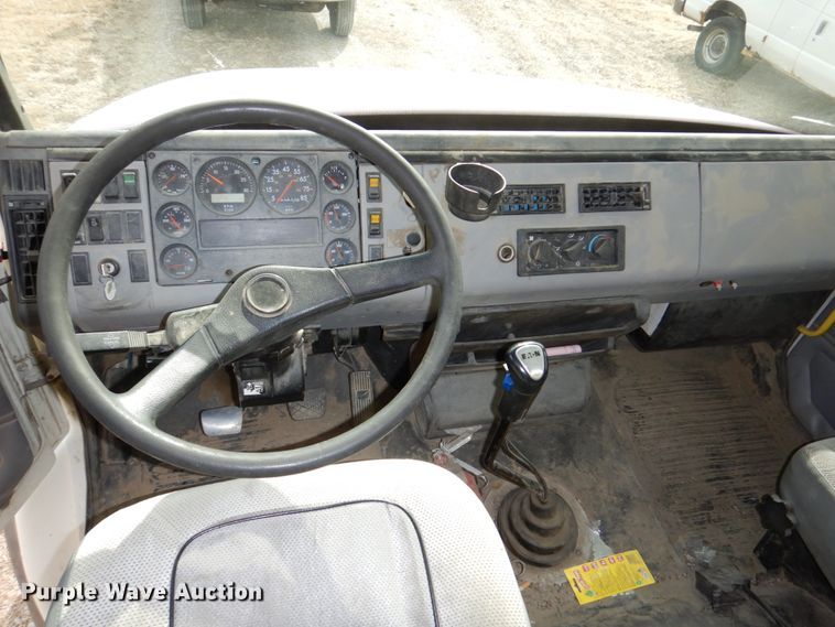 image for item JJ9305 2000 Freightliner FL80  dump truck