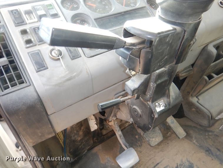 image for item JJ9305 2000 Freightliner FL80  dump truck