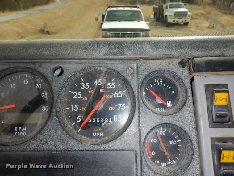 image for item JJ9305 2000 Freightliner FL80  dump truck