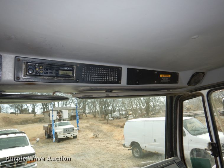 image for item JJ9305 2000 Freightliner FL80  dump truck