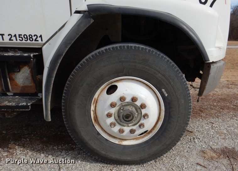 image for item JJ9305 2000 Freightliner FL80  dump truck