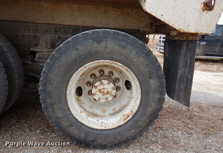 image for item JJ9305 2000 Freightliner FL80  dump truck