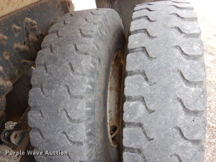 image for item JJ9305 2000 Freightliner FL80  dump truck