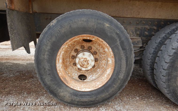 image for item JJ9305 2000 Freightliner FL80  dump truck