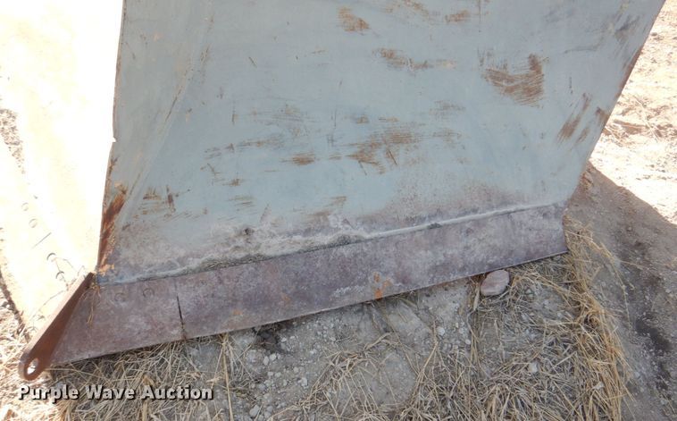 image for item JJ9325 Henke V-plow