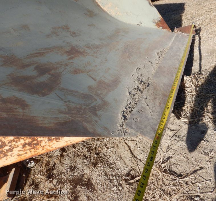 image for item JJ9325 Henke V-plow