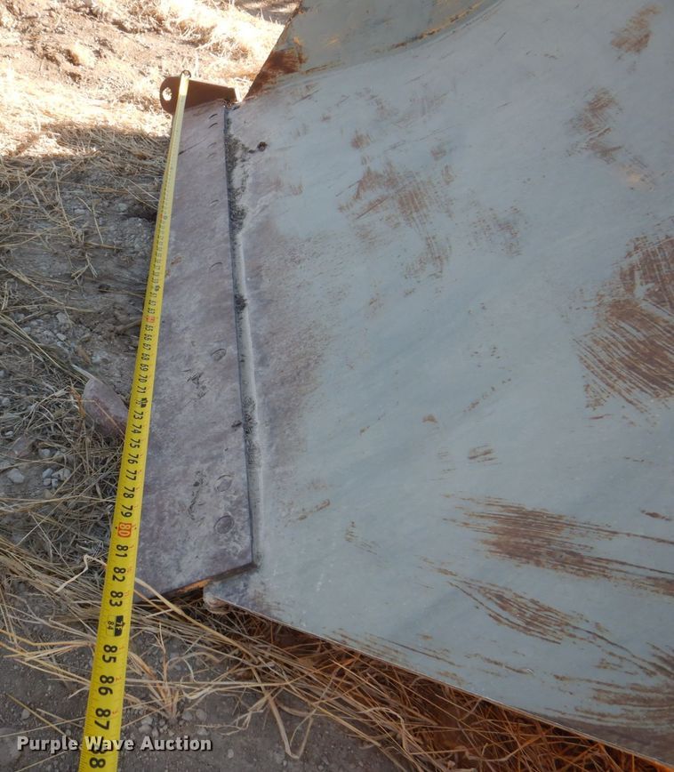 image for item JJ9325 Henke V-plow