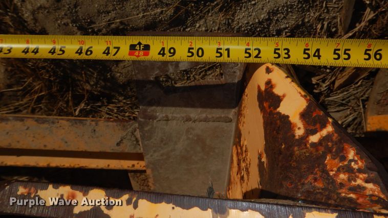 image for item JJ9325 Henke V-plow