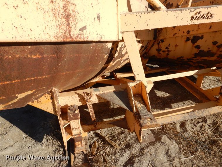 image for item JJ9325 Henke V-plow