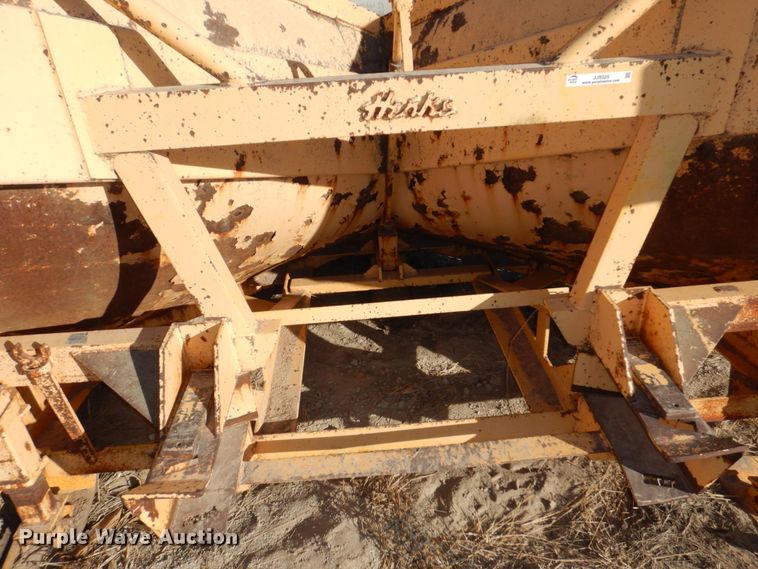 image for item JJ9325 Henke V-plow