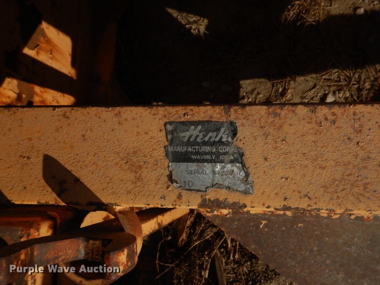 image for item JJ9325 Henke V-plow