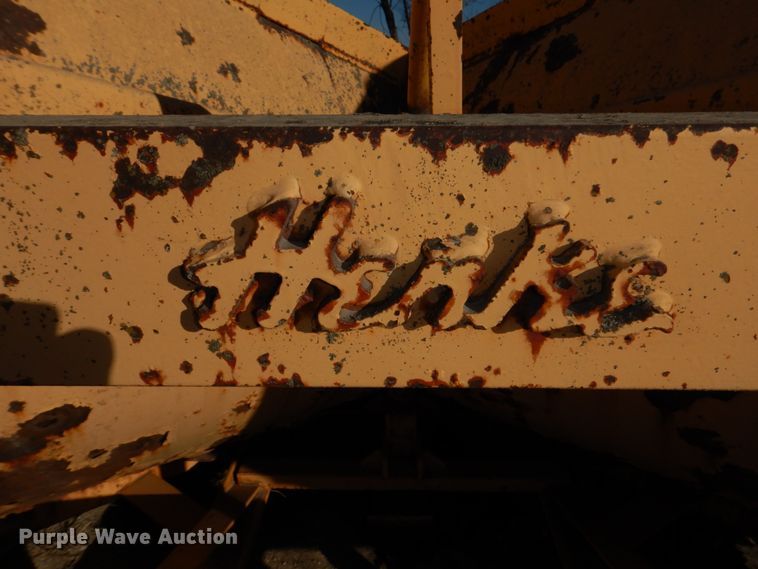 image for item JJ9325 Henke V-plow