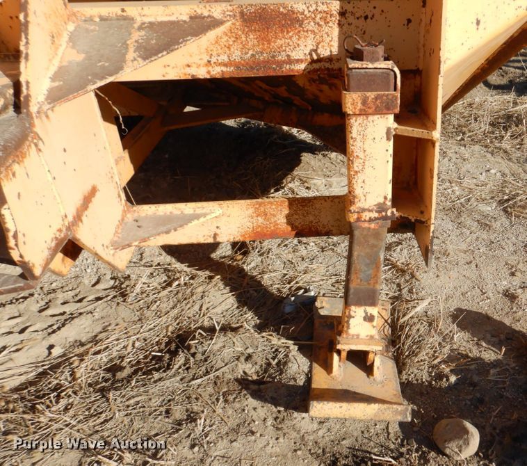 image for item JJ9325 Henke V-plow