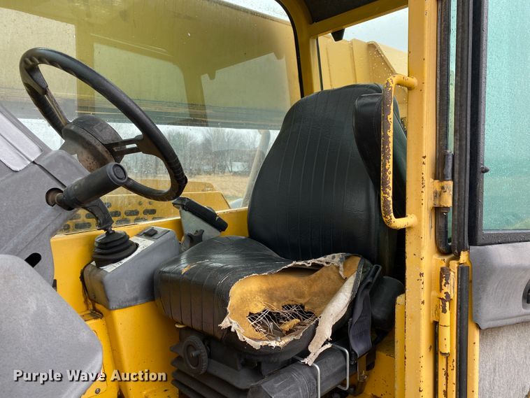 image for item JN9199 1999 Gehl DL8H  telehandler