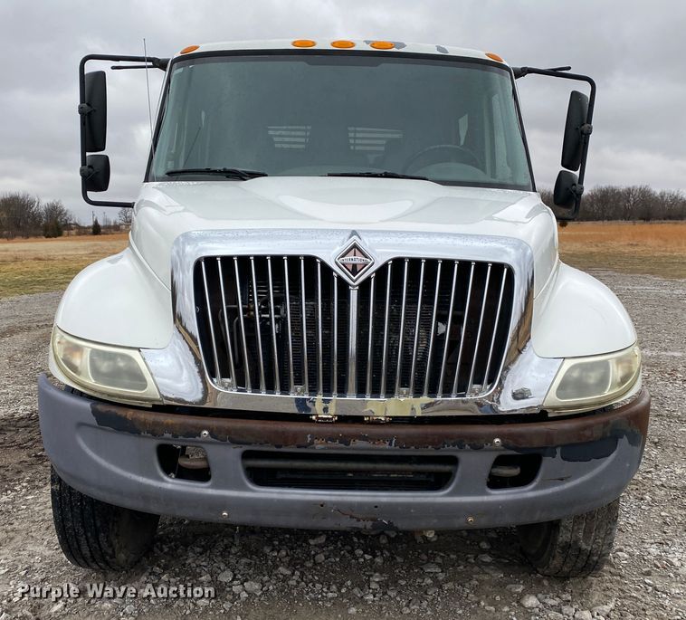 image for item JN9200 2005 International 4300  utility / service truck