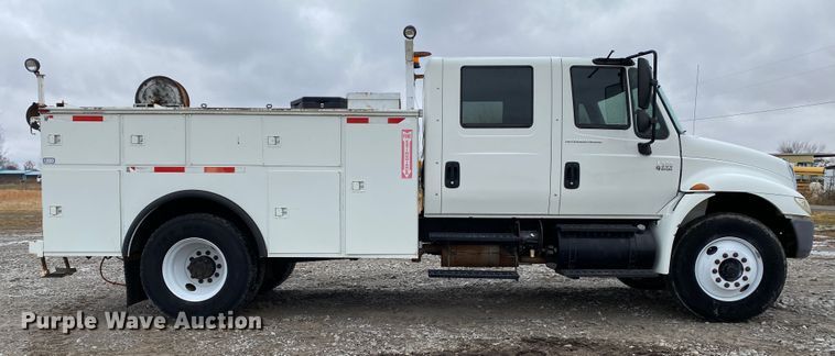 image for item JN9200 2005 International 4300  utility / service truck
