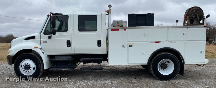 image for item JN9200 2005 International 4300  utility / service truck