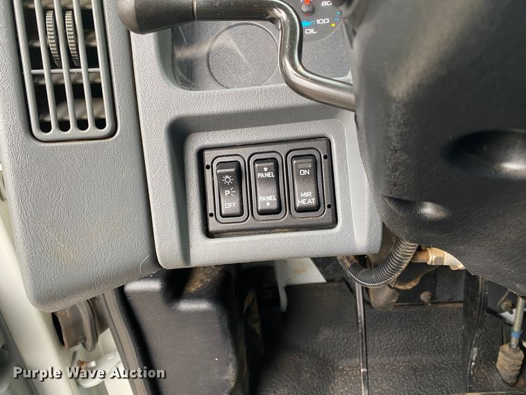 image for item JN9200 2005 International 4300  utility / service truck