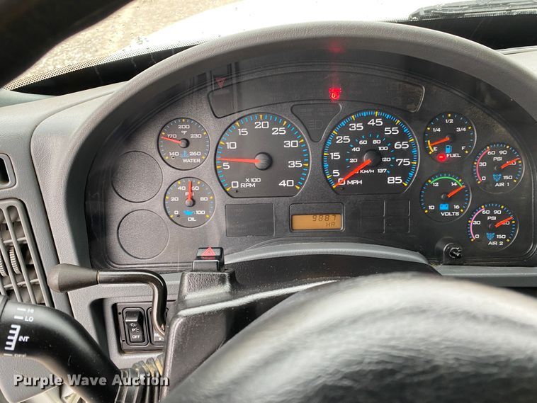 image for item JN9200 2005 International 4300  utility / service truck