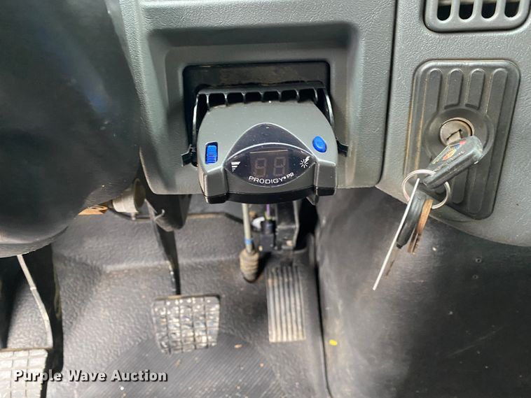 image for item JN9200 2005 International 4300  utility / service truck