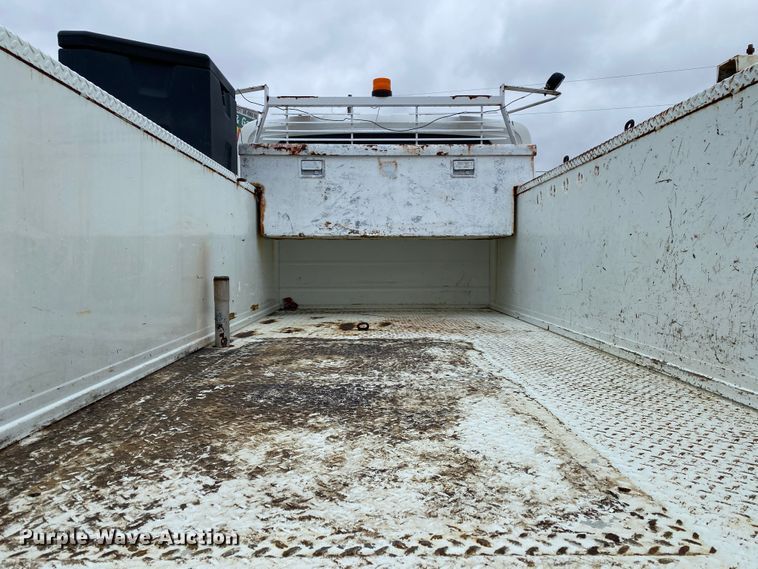 image for item JN9200 2005 International 4300  utility / service truck