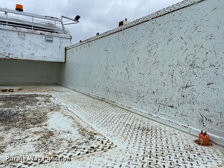 image for item JN9200 2005 International 4300  utility / service truck