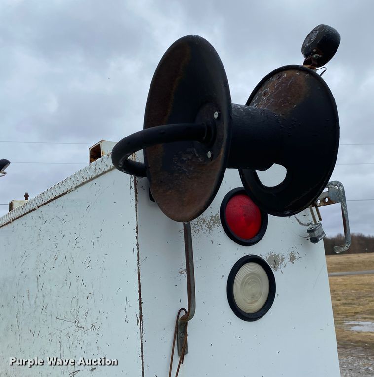 image for item JN9200 2005 International 4300  utility / service truck