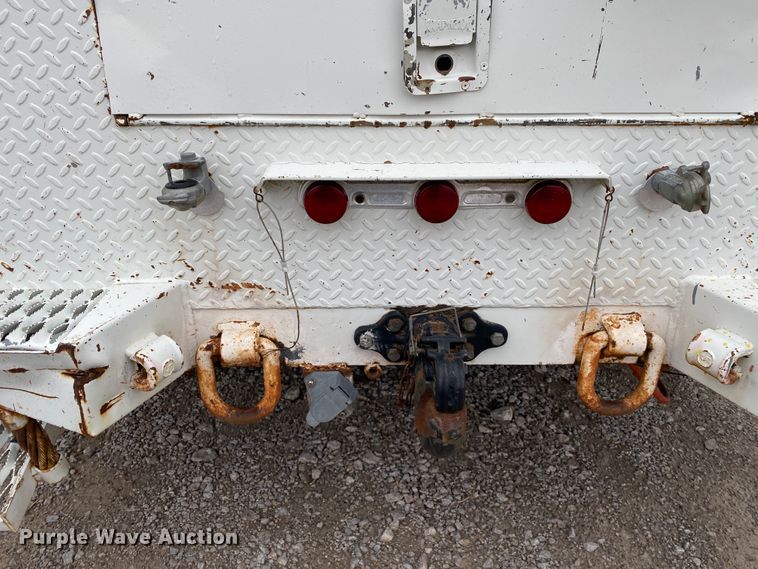 image for item JN9200 2005 International 4300  utility / service truck