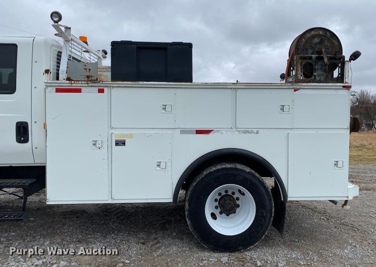 image for item JN9200 2005 International 4300  utility / service truck